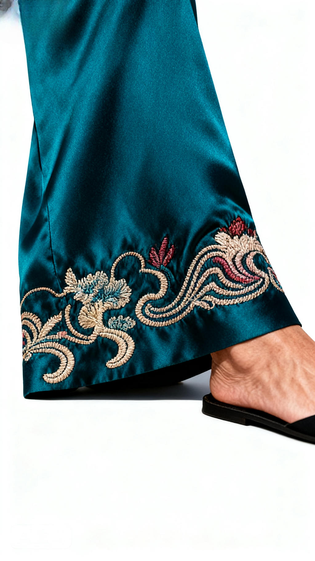 The Forbidden City | Cinnabar Silk Embroidered Artistry Set